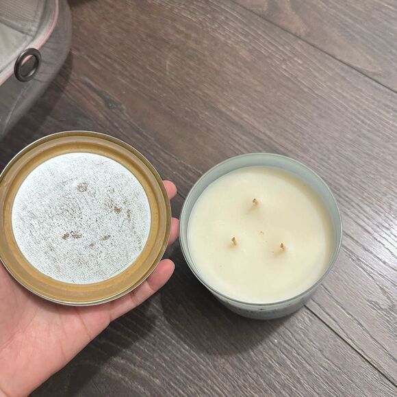 Bath & Body Works Comfort Soft Cashmere Blanket 3 Wick Candle New Hard to Find - Picture 3 of 5